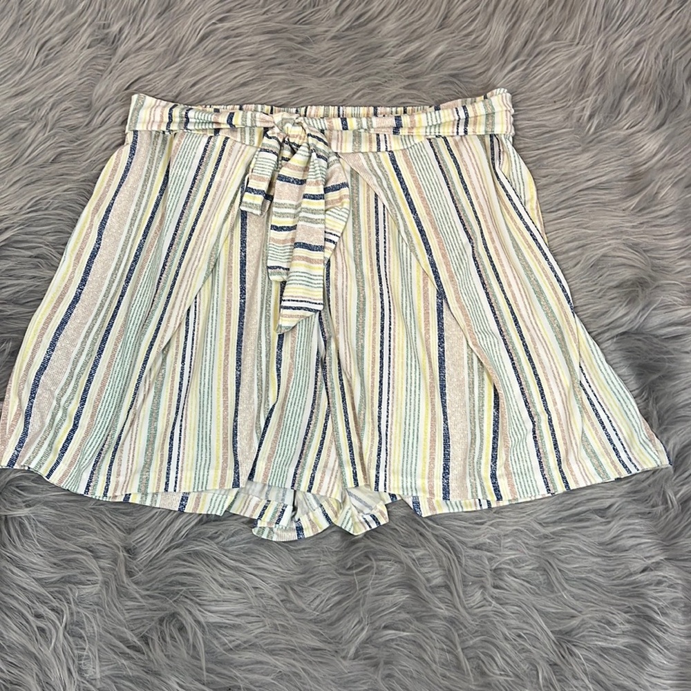 BCBGENERATION SHORT SIZE M